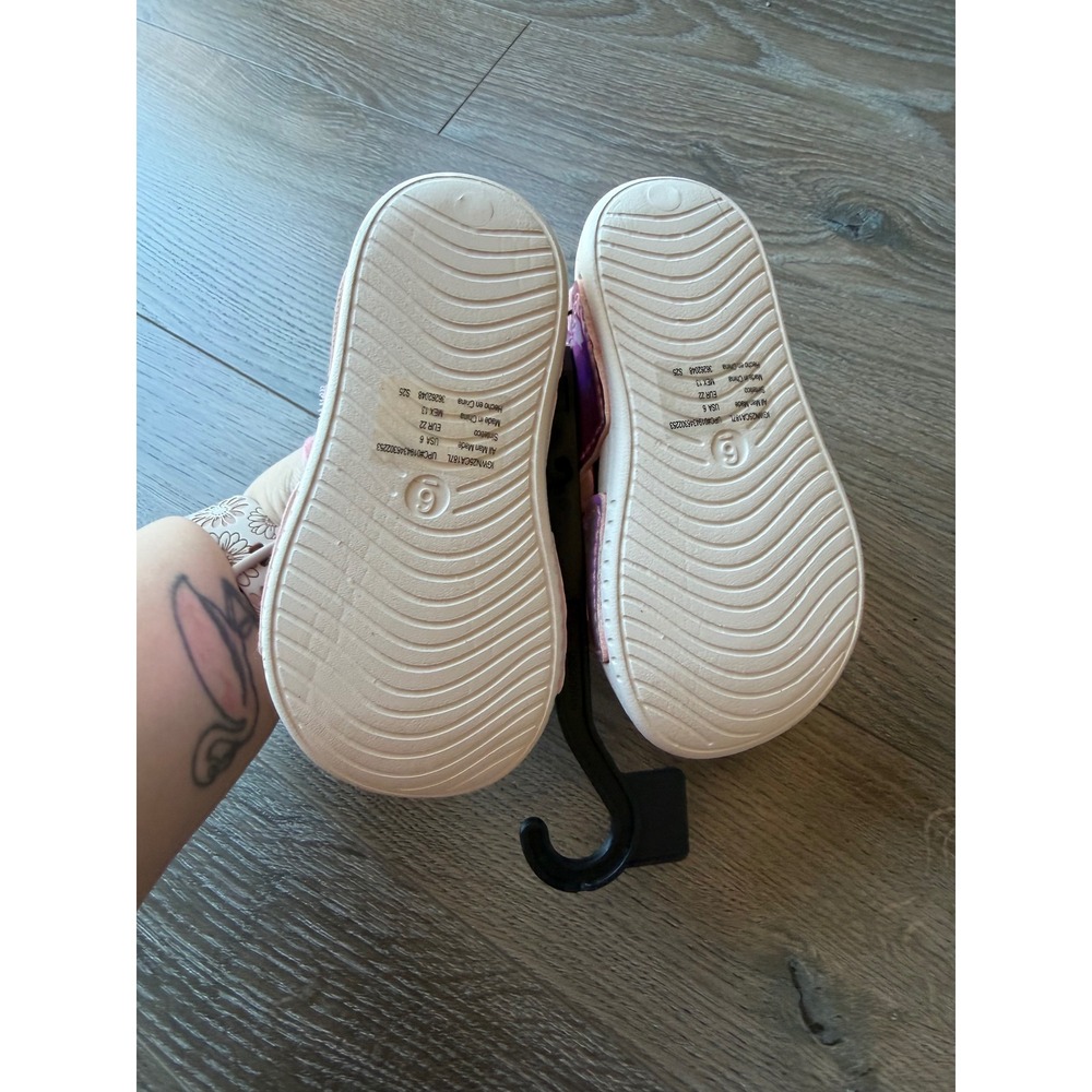 Wonder Nation Toddler Girls Size 6 Pink Iridescent Holographic Sandals NWT - Picture 3 of 3